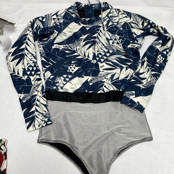 Rip curl searchers surf suit XL US12 Aus16 - Picture 1 of 3